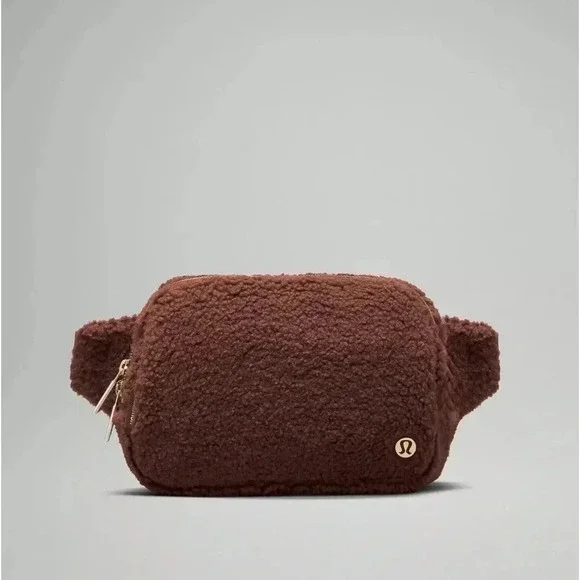 NWT LULULEMON BROWN 2L EVERYWHERE BELT BAG FUZZY. No longer available in stores - Picture 2 of 5